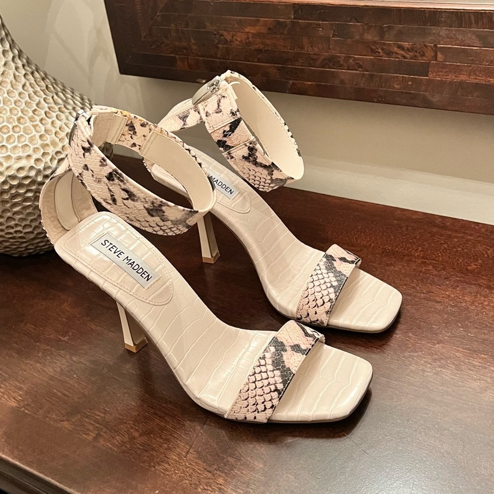 Steve Madden Sashay Size 8 Bone Multi
